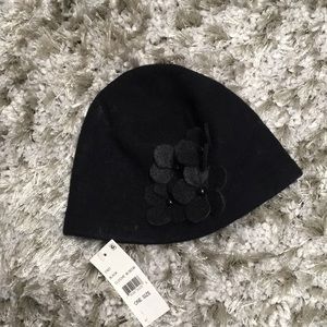 Black flower wool hat